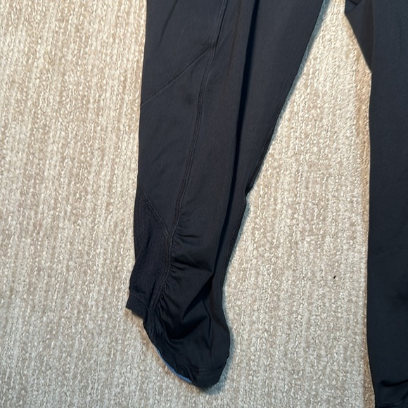 Lululemon Woman's Size 2 Black/Blue Run A Marathon Crop Luxtreme Leggings - Picture 5 of 10